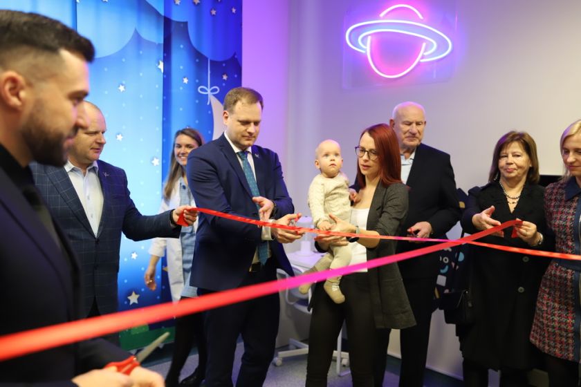 
Raseinių ligoninė tampa pavyzdžiu kitiems – atidarytas modernus tėvų ir vaikų kambarys                