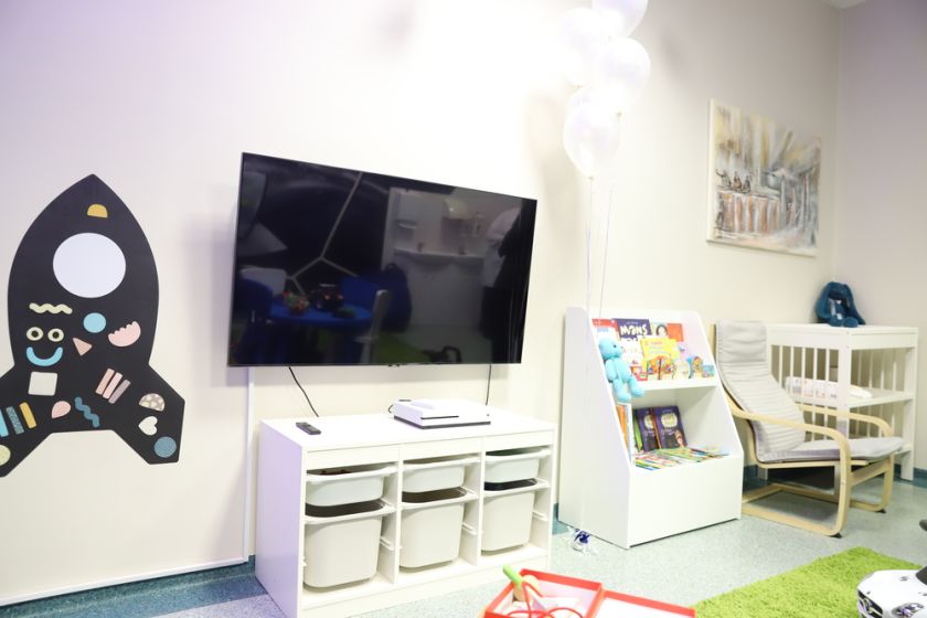 
Raseinių ligoninė tampa pavyzdžiu kitiems – atidarytas modernus tėvų ir vaikų kambarys                