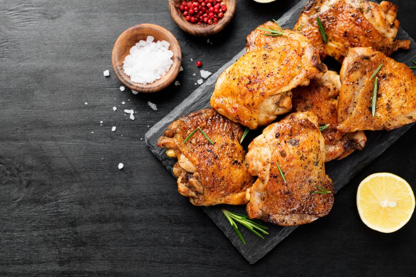 
Šie grilio patiekalai abejingų nepaliks: trys pigūs receptai sukurs tikrą skonių šventę                