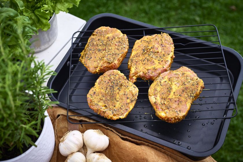 
Šie grilio patiekalai abejingų nepaliks: trys pigūs receptai sukurs tikrą skonių šventę                