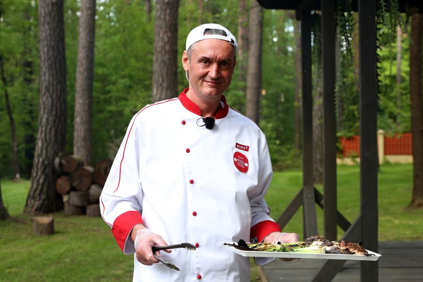 
Šie grilio patiekalai abejingų nepaliks: trys pigūs receptai sukurs tikrą skonių šventę                