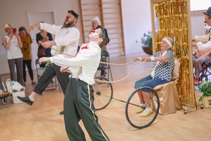 
Pirmą kartą Lietuvoje pastatytas spektaklis, kuriame vaidina ir demencija sergantys žmonės                