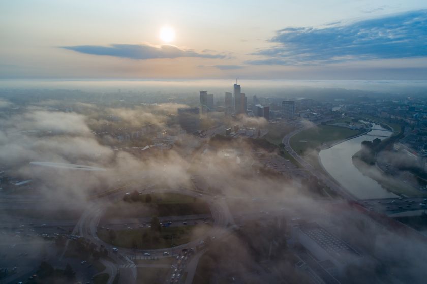 
Oro kokybės barometras: orą teršė kietosios dalelės bei amoniakas, išliko aukšta miglinių augalų žiedadulkių koncentracija                