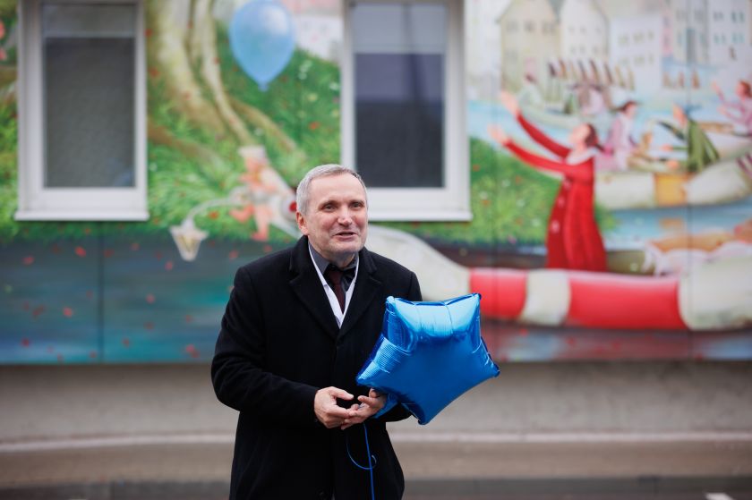 
Jonavos ligoninės sieną papuošė gyvybės pilnas paveikslas                