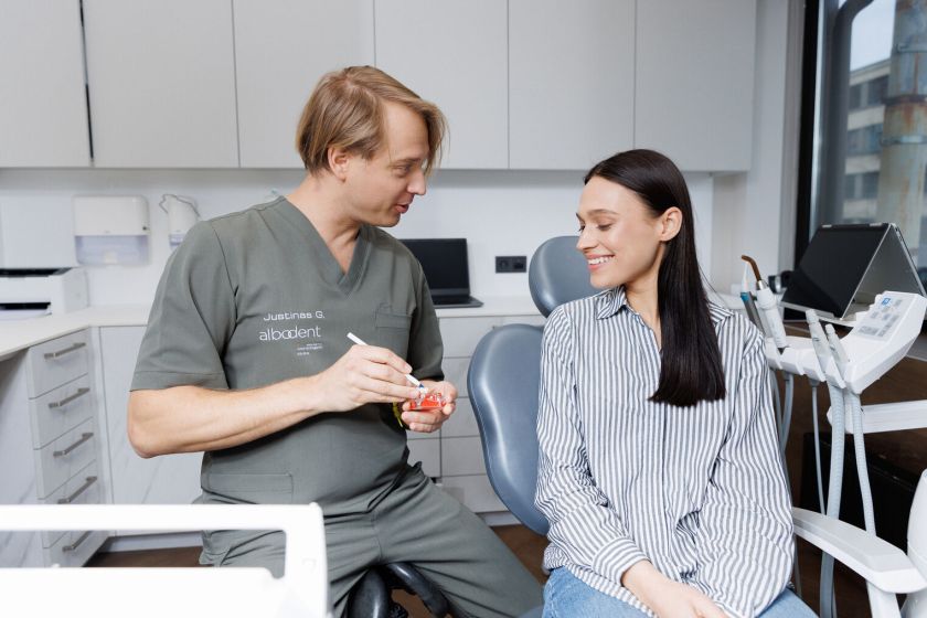 Inovacijos ir ilgaamžiškumas odontologijoje: kaip pažangios technologijos keičia dantų atkūrimą